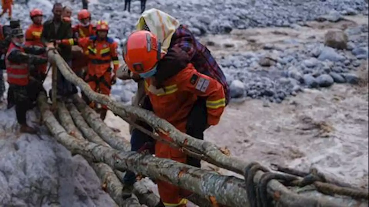 Death toll spikes from strong China quake as rescue operations continue