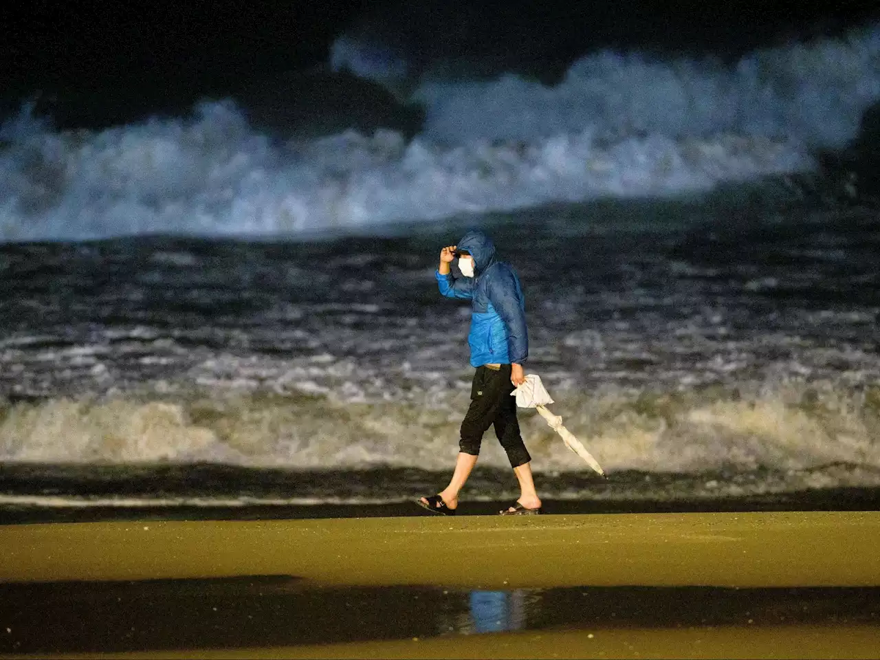 Flights grounded in South Korea as Typhoon Hinnamnor nears