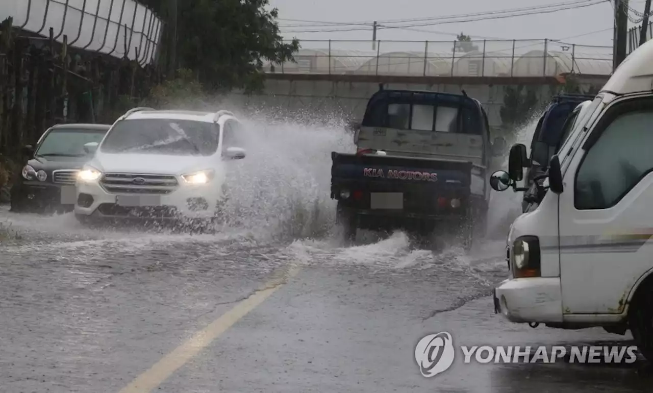 [태풍 힌남노] 제주 오전 8시 태풍경보…오후 2시 이후 항공편 결항(종합) | 연합뉴스