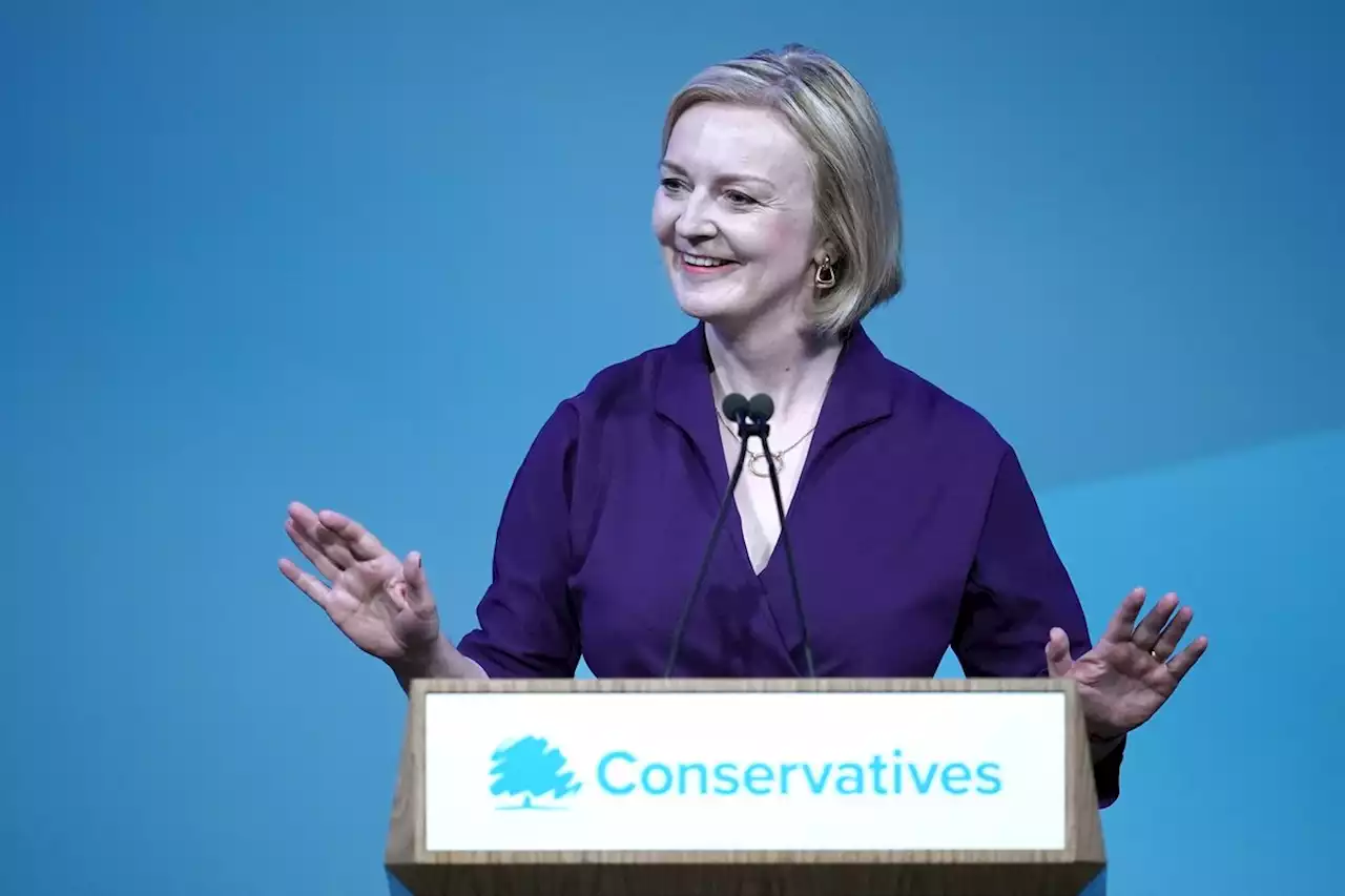 Liz Truss beats Rishi Sunak to become new Conservative leader and prime minister