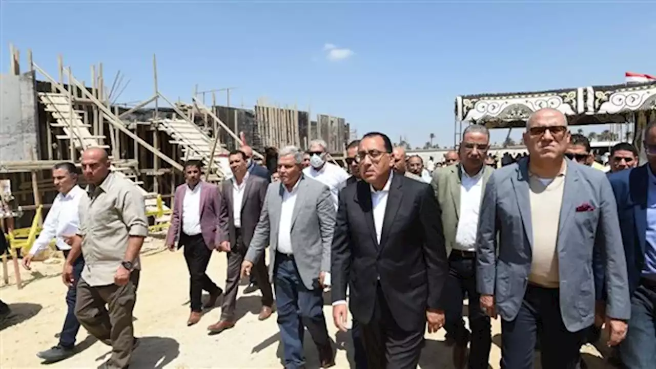 رئيس الوزراء يتفقد أعمال توسعات محطة العزب الجديدة لتنقية المياه بالفيوم.. صور