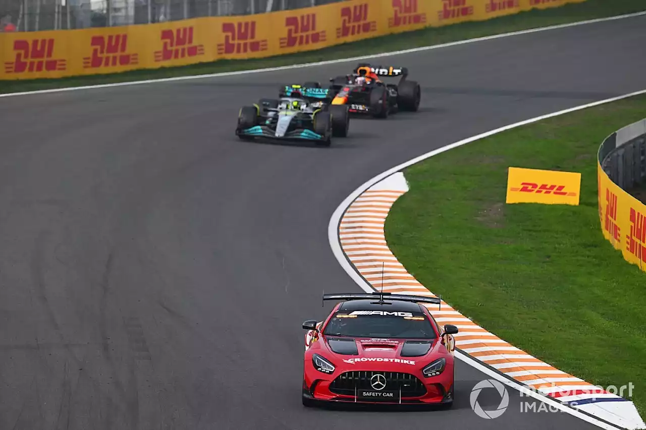 Hamilton late in selecting right engine mode for Dutch GP restart