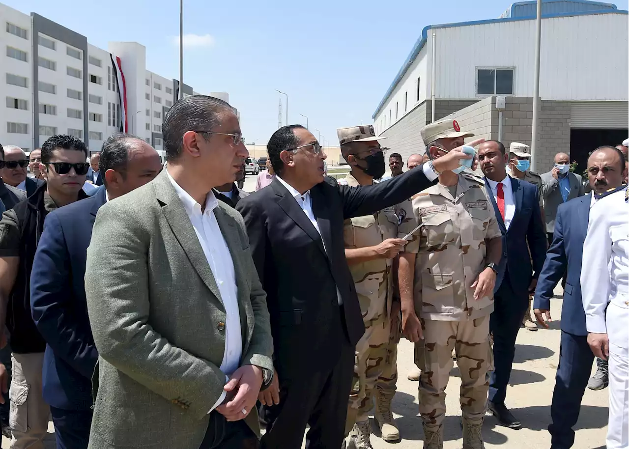 رئيس الوزراء يتفقد مُجمعيْ الصناعات الصغيرة والمتوسطة بمدينة الفيوم الجديدة - قناة صدى البلد