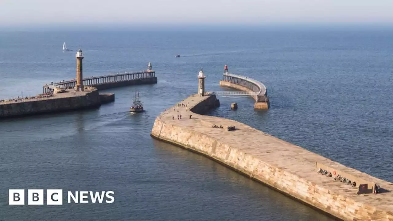 Whitby East Pier: Man's body found on rocks near harbour