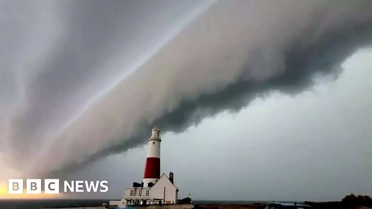 Stunning shelf cloud captured before storm hit