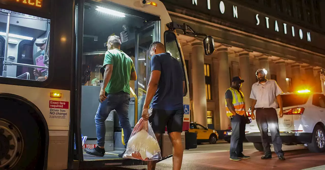 Chicago mayor asks for donations, volunteers to help with immigrants bused from Texas