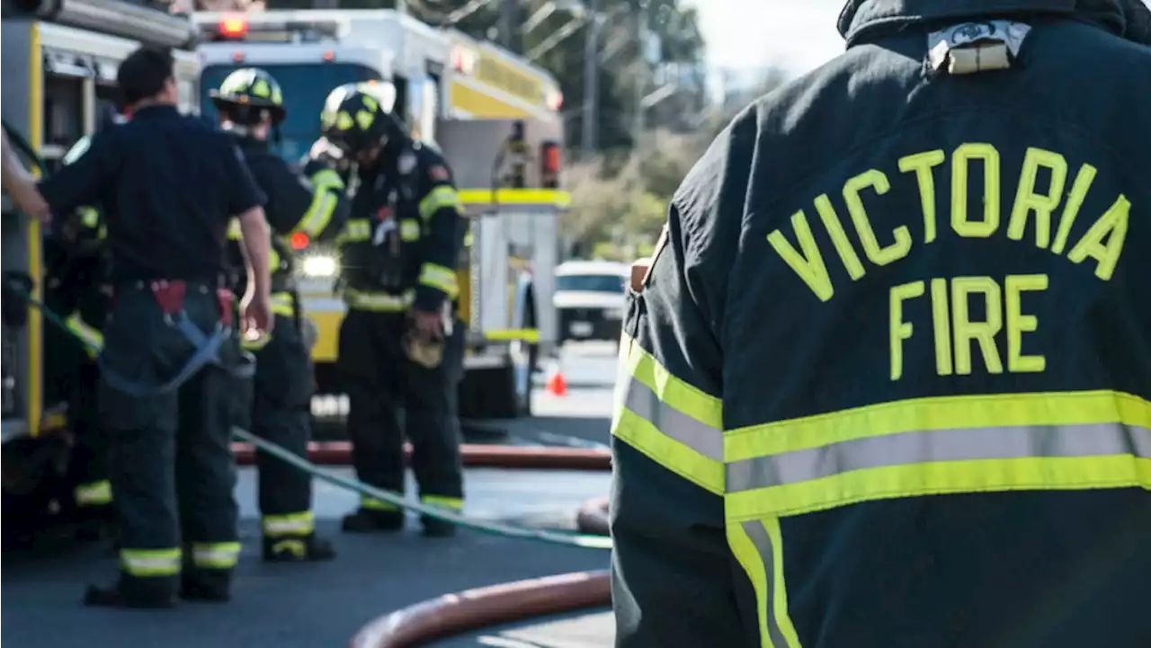 Residents flee suspicious house fire in Victoria