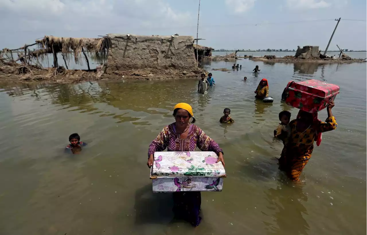 Flood-hit Pakistan scrambles to avert overflow of its biggest lake