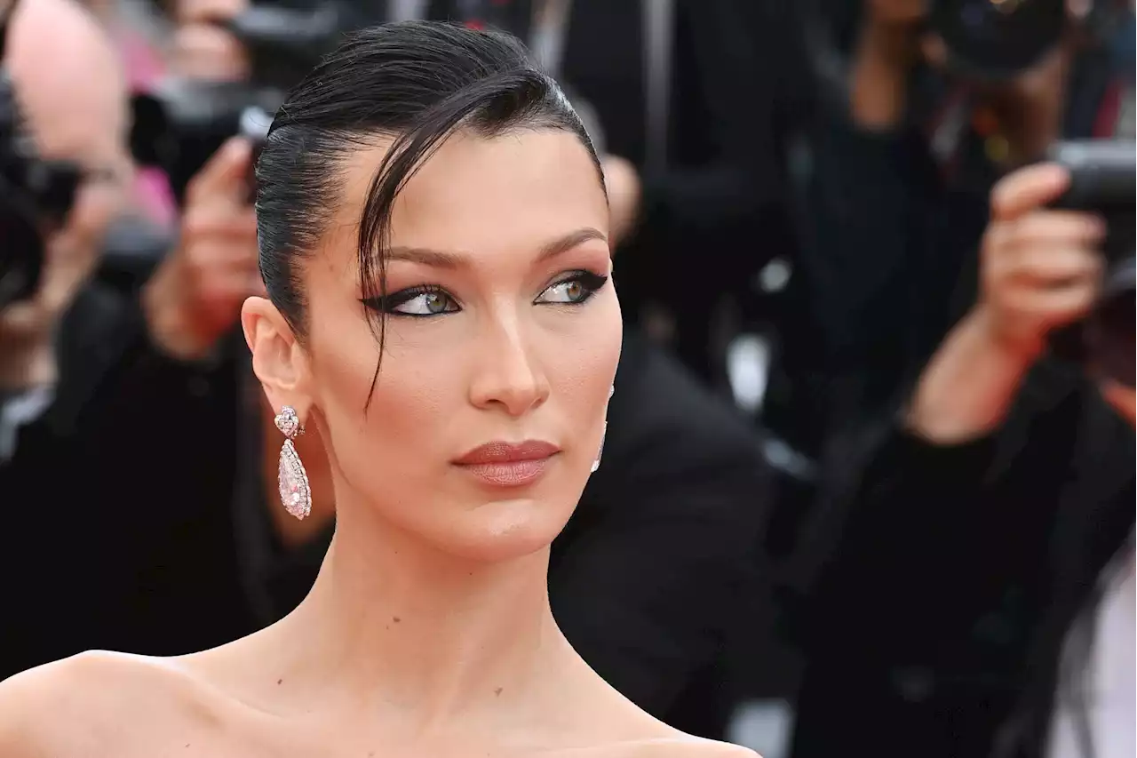 Bella Hadid : sexy en jupe et string apparent sur Instagram