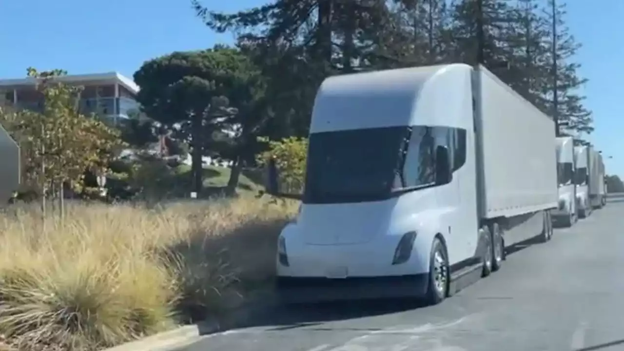 Report: Three Tesla Semis Spotted Together