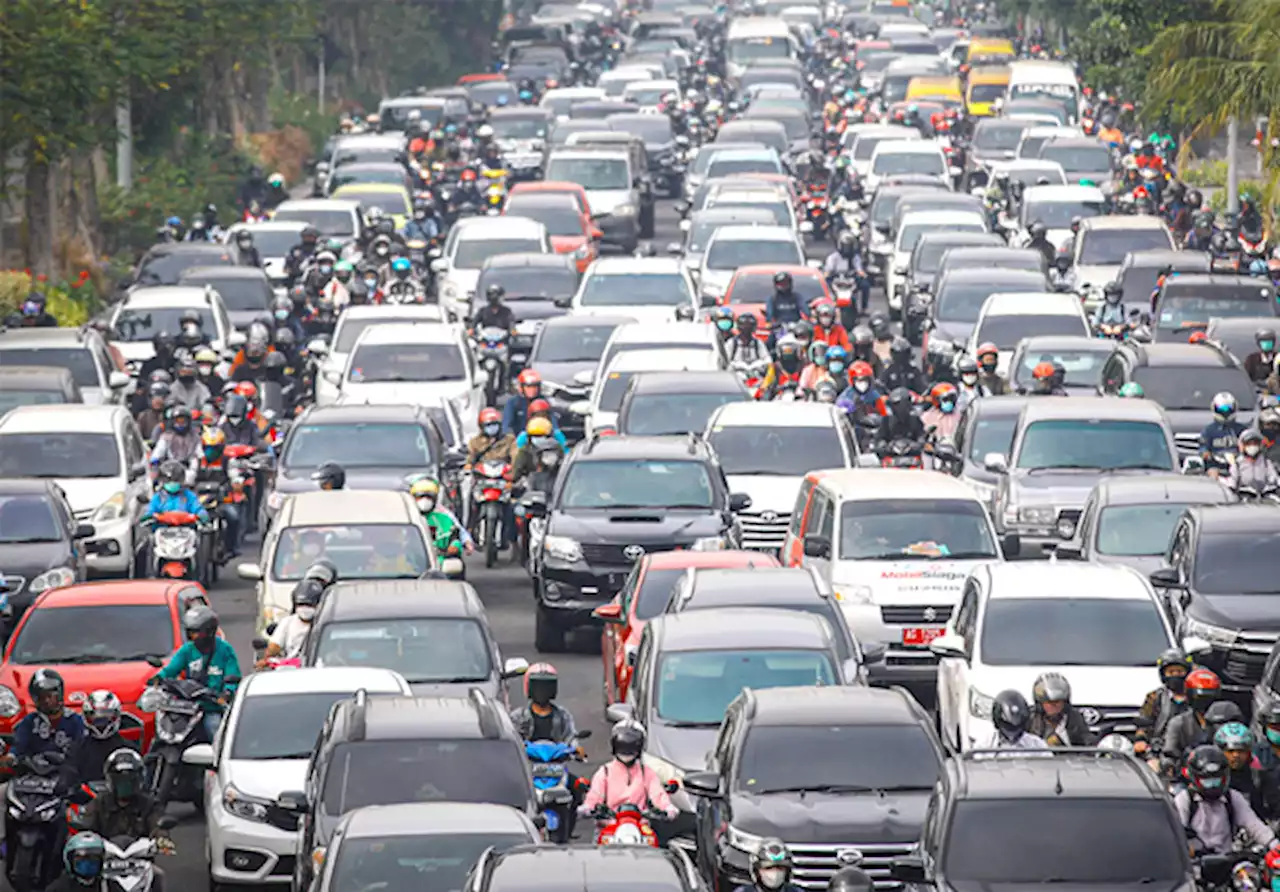 Contraflow Jalan Ahmad Yani, Macet 2,5 Jam di Frontage Sisi Barat