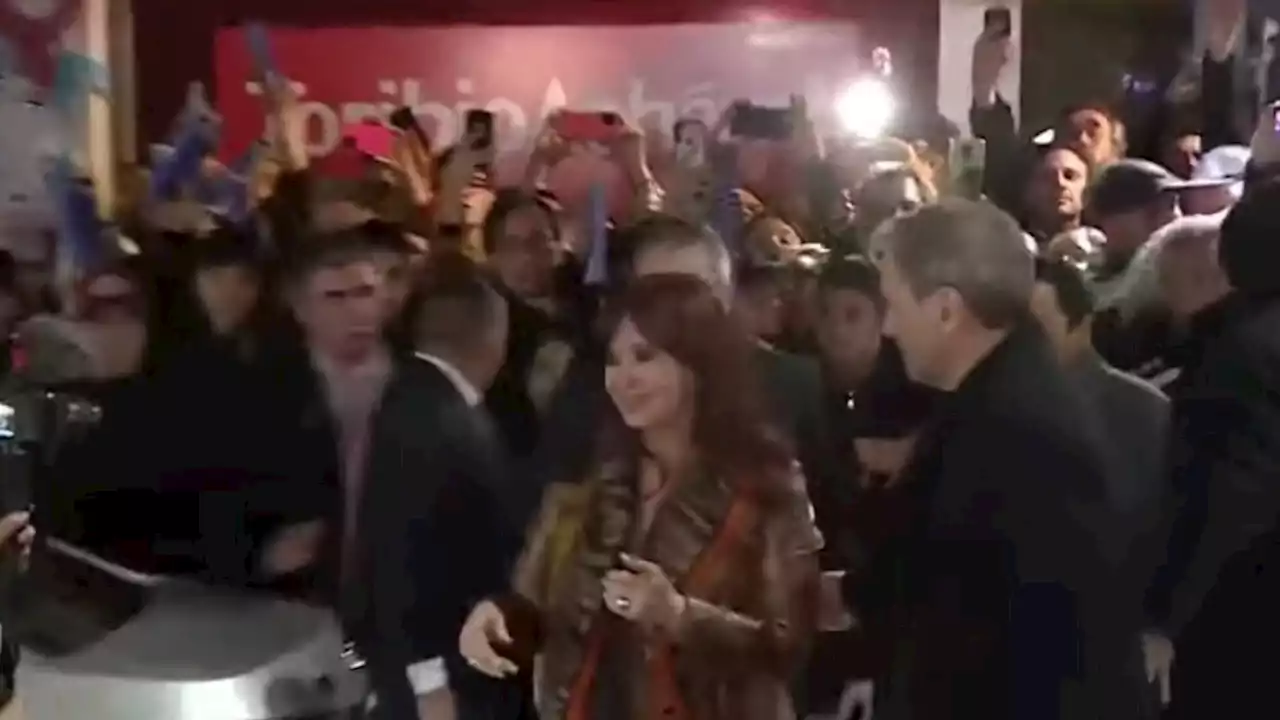 Atentado a Cristina Kirchner: la novia de Sabag Montiel estaba a metros del lugar del ataque a la vicepresidenta | Quedó registrada por cámaras de seguridad y videos