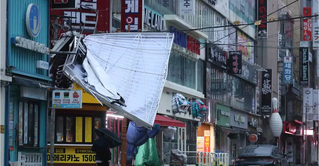 Thousands evacuate as Typhoon Hinnamnor hits S.Korea