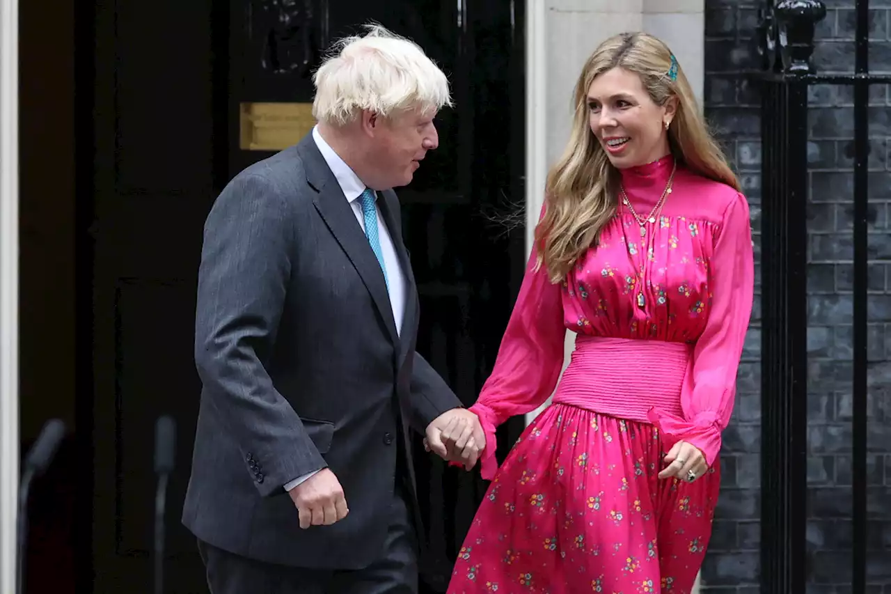 Carrie Johnson holds hands with Boris for his final speech at Downing St