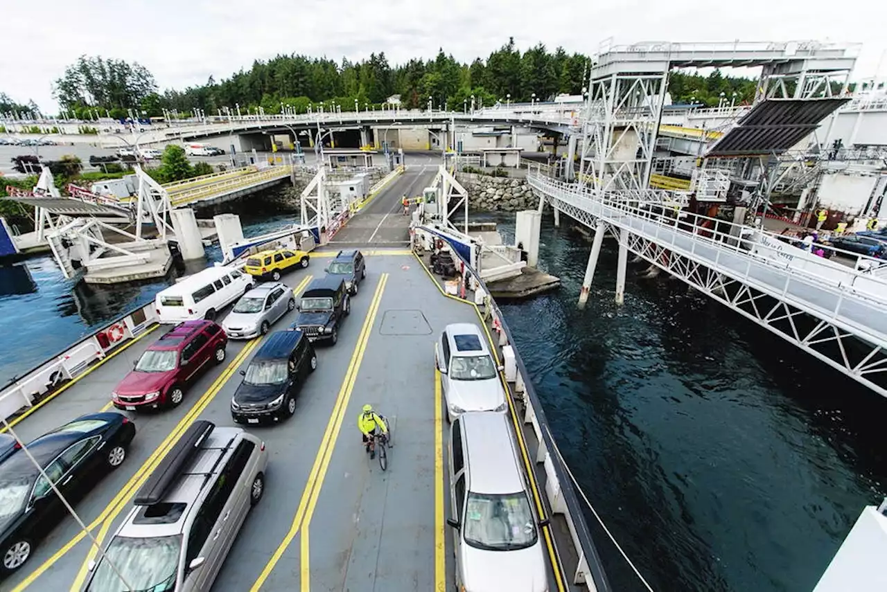 Report criticizes salaries for B.C. Ferries executives