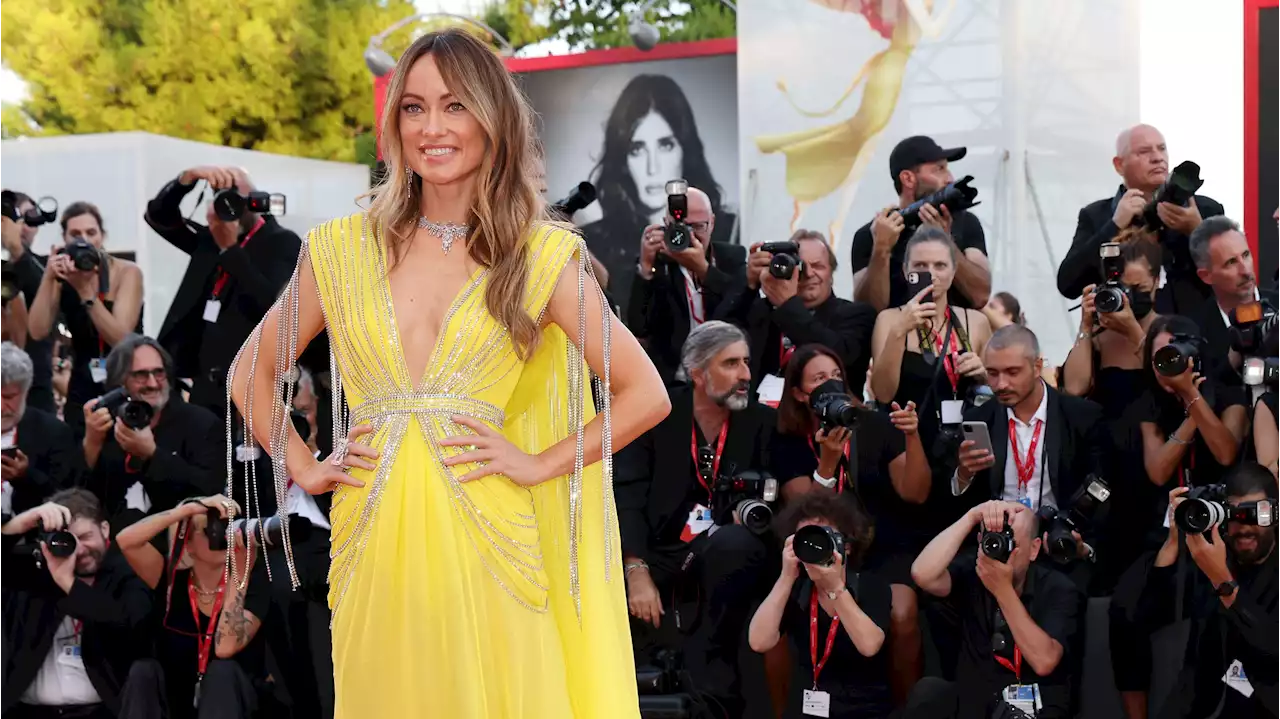 Mostra del Cinema di Venezia 2022: Olivia, Harry e tutti i look del sesto red carpet