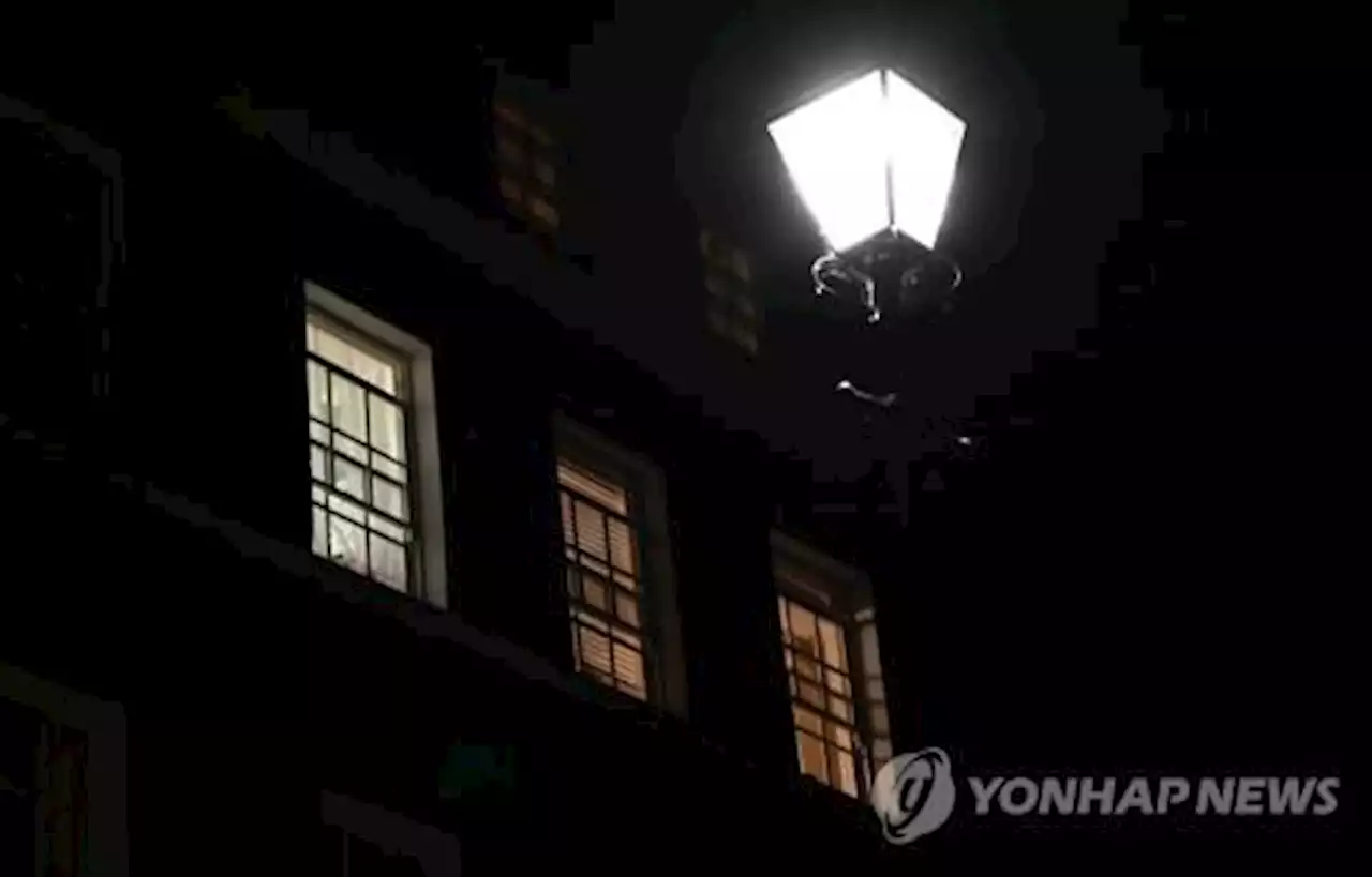 '샤워는 직장에서, 식사는 한 끼만'…일상 강타한 유럽 에너지난 | 연합뉴스