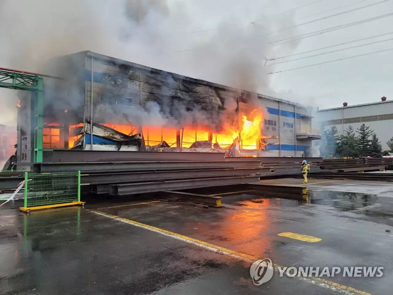 인천 현대제철 공장 화재 초진 완료…소방관 1명 부상 | 연합뉴스