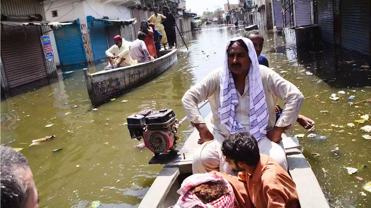 Parts of Pakistan look 'like a sea' as country struggles to cope with deadly floods