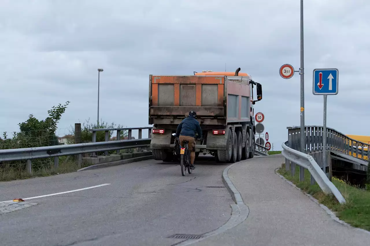 Schleichverkehr wegen Baustelle – Dieses Verbot lässt einige Lastwagenfahrer kalt