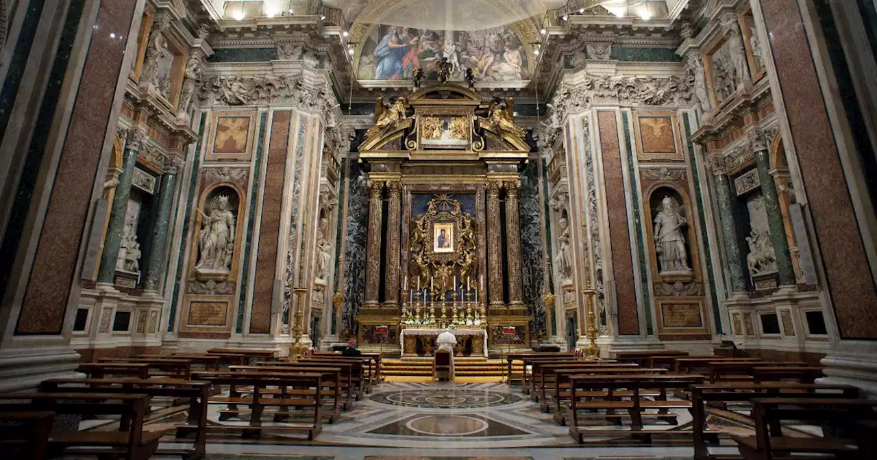 Una gelateria dentro alla Basilica papale di Santa Maria Maggiore: affidata a una multinazionale senza gara d'appalto - Il Fatto Quotidiano