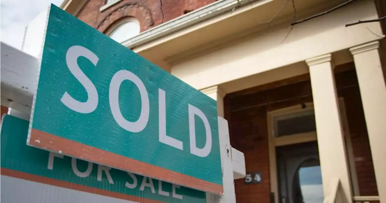 Home prices dip slightly in Waterloo Region again: realtors | Globalnews.ca