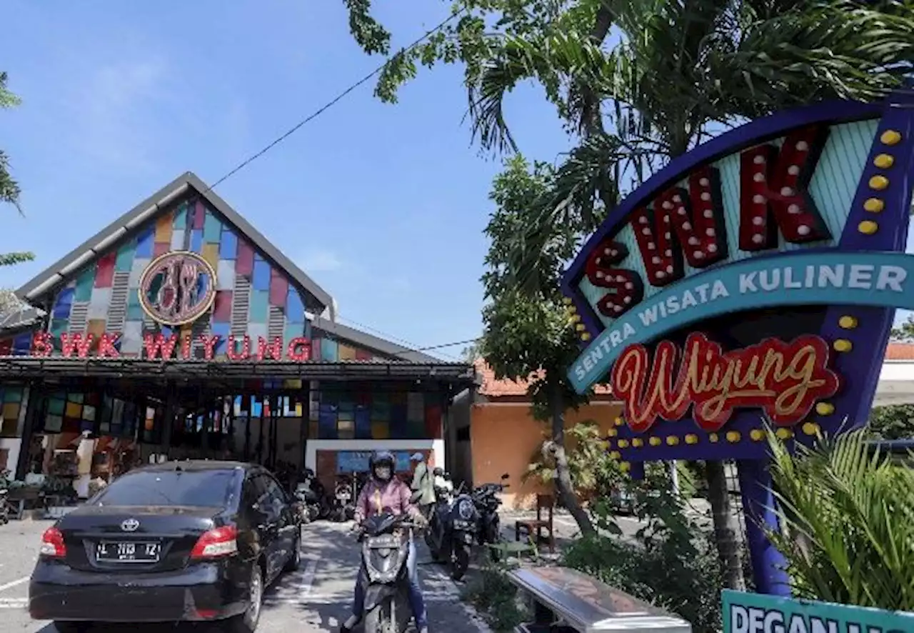 Pengunjung Sentra Wisata Kuliner di Surabaya Belum Normal 100 Persen