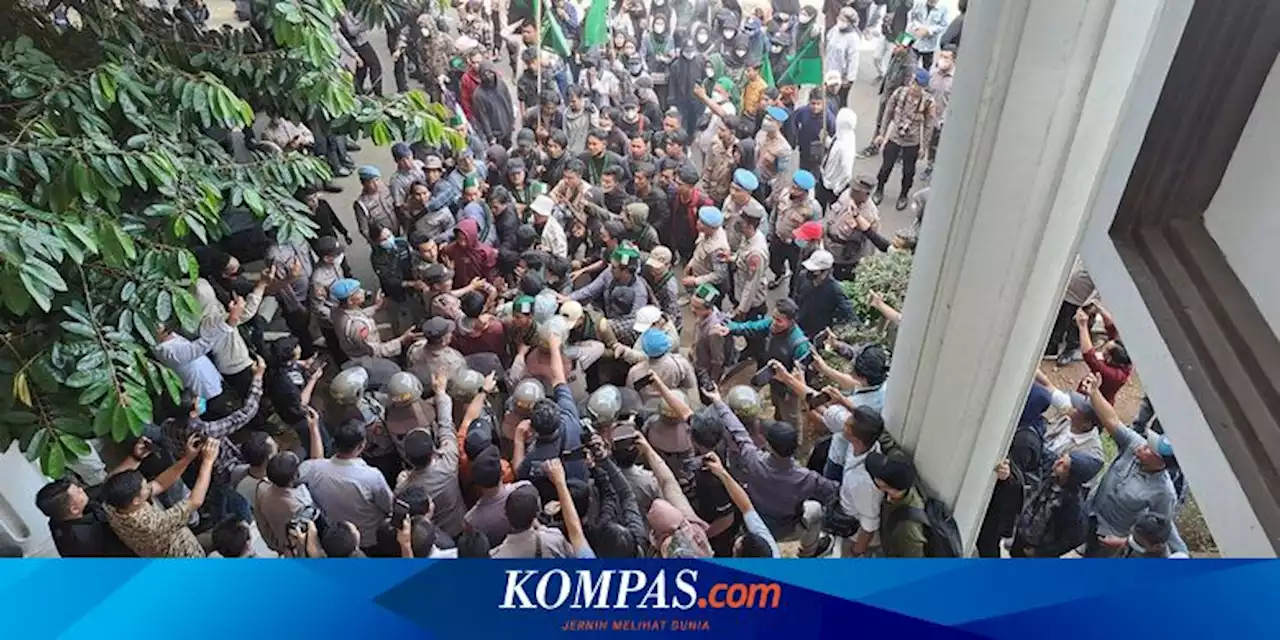 Dengar Anggota DPRD Bilang 'Silakan Masuk secara Paksa', Massa Marah, Kericuhan Terjadi di Bengkulu