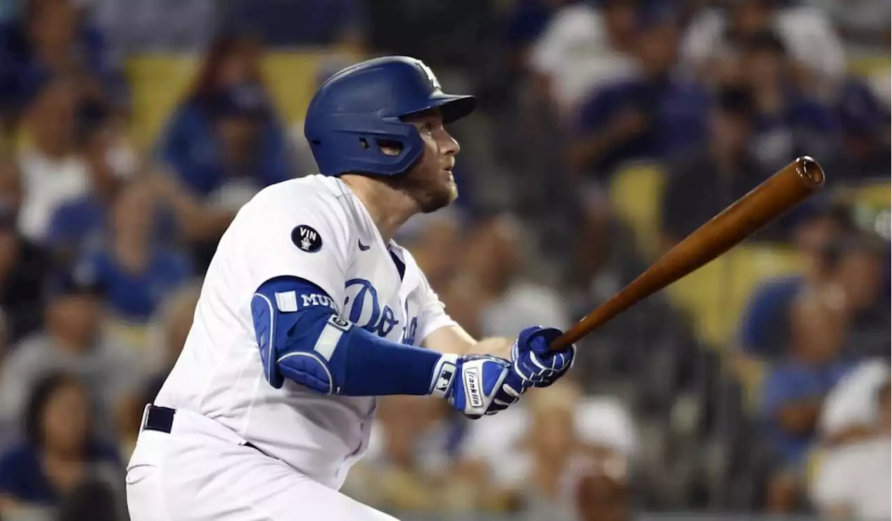 Max Muncy’s 2 home runs lift Dodgers, eliminate Giants in NL West race