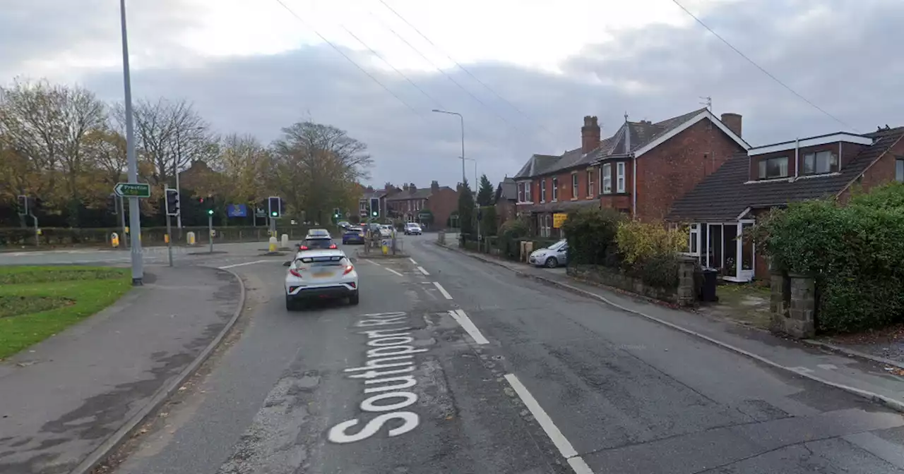 Major road in to Ormskirk closed after early morning crash