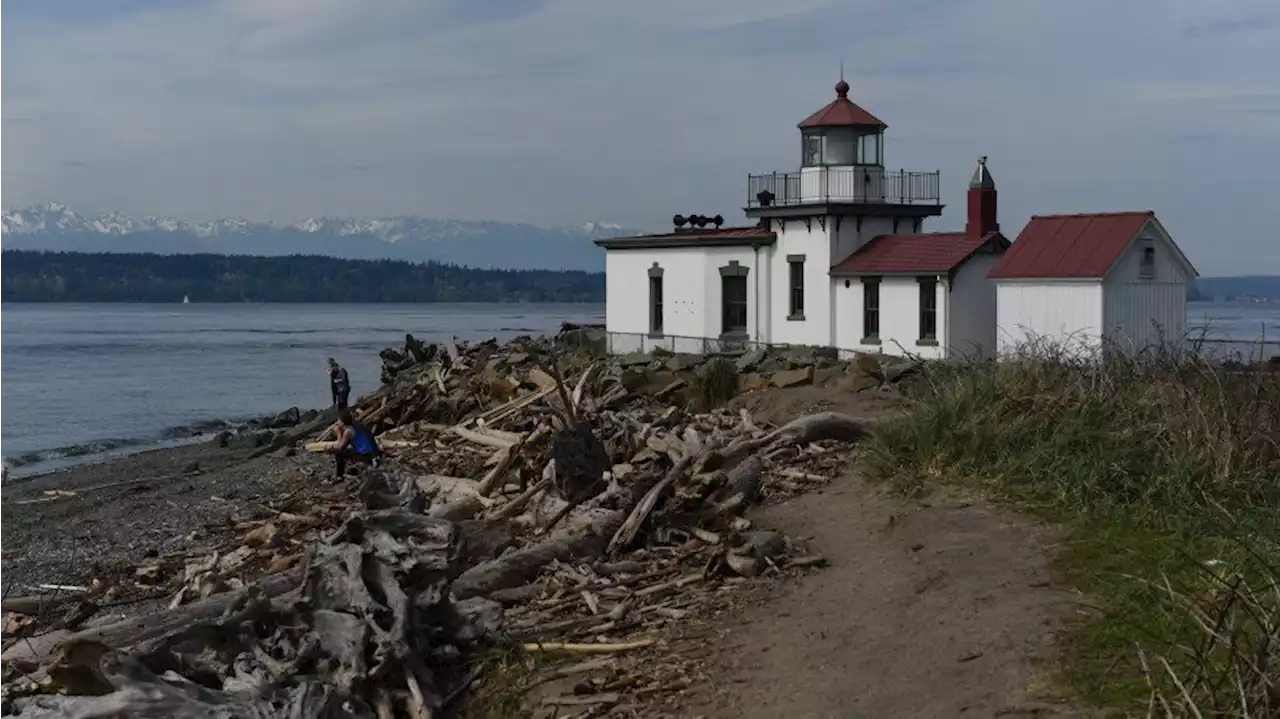 'Rotten odor' closes Discovery Park while crews repair nearby sewage plant