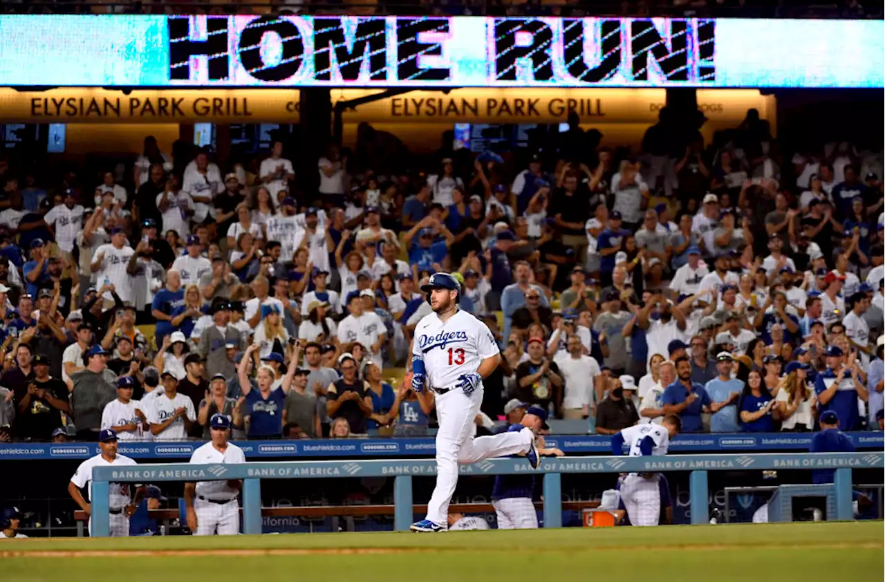 Dodgers Outslug Giants 6-3, Max Muncy Homers Twice