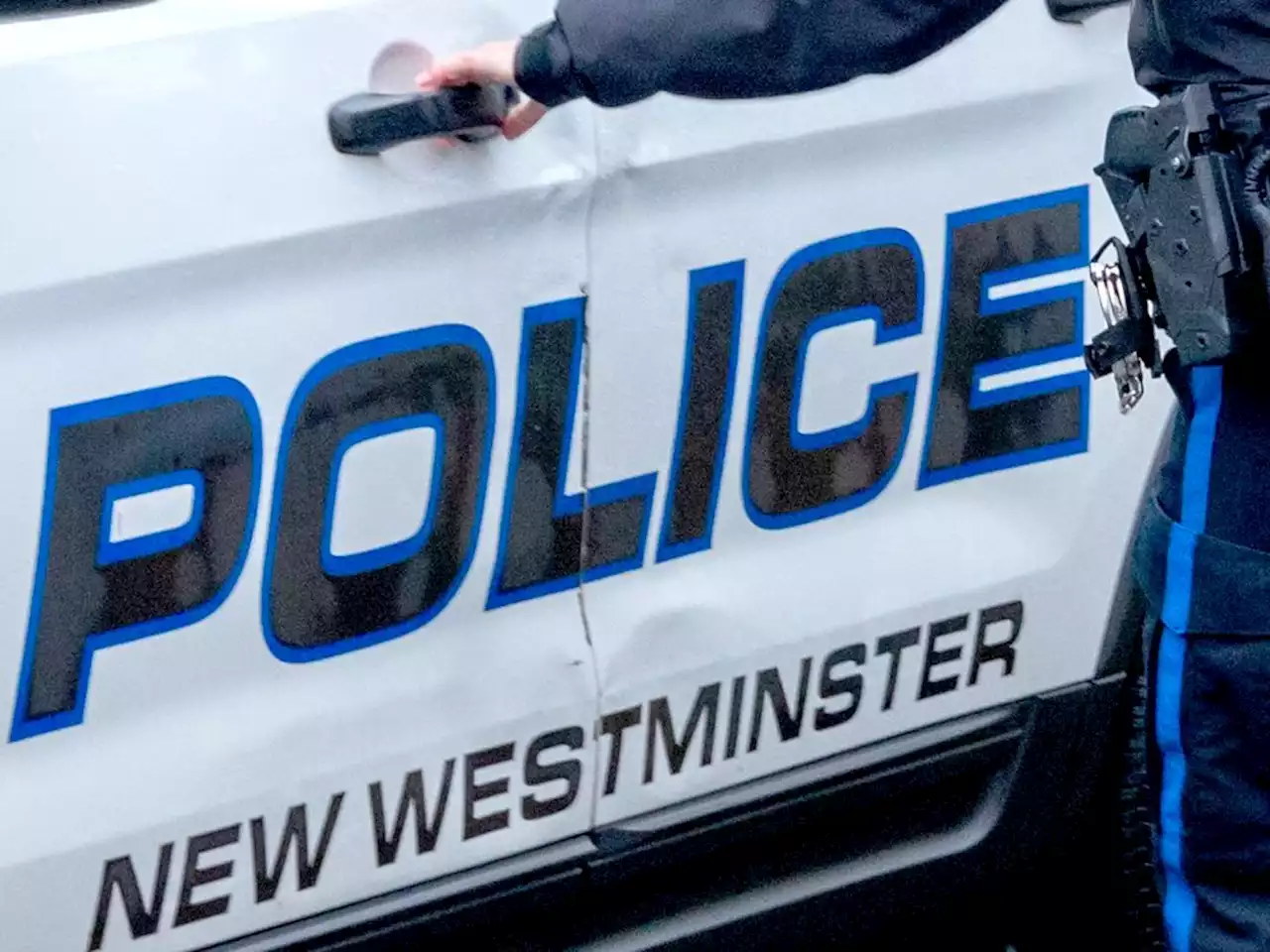 Woman held against her will in New West apartment, calls 911: Police