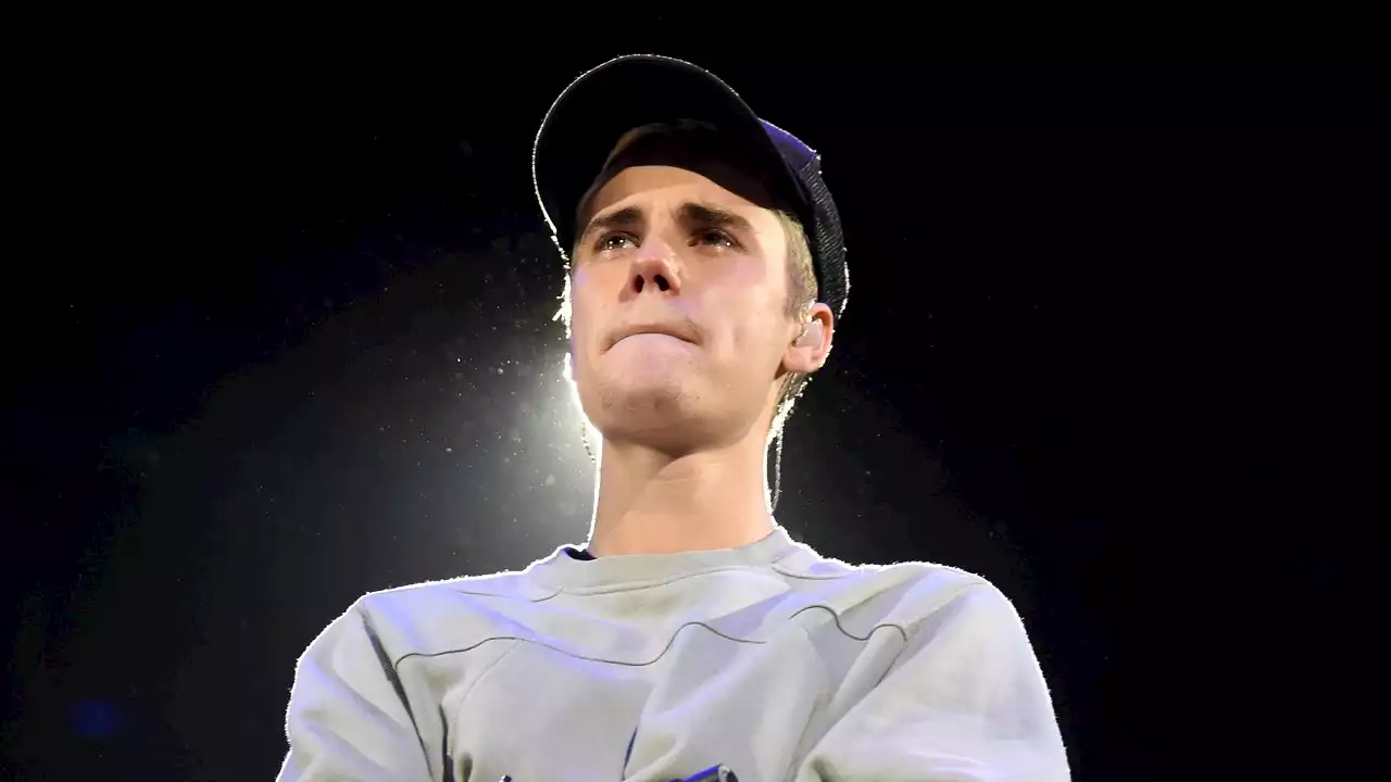 Justin Bieber interrompe il tour: «Devo dare la priorità alla mia salute»