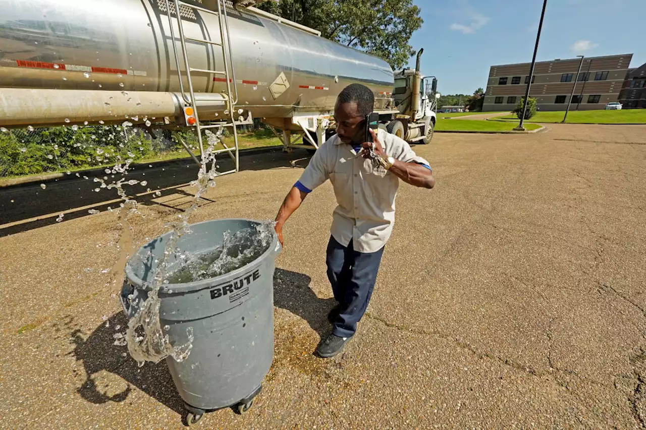 Students return to campus amid water crisis in Jackson