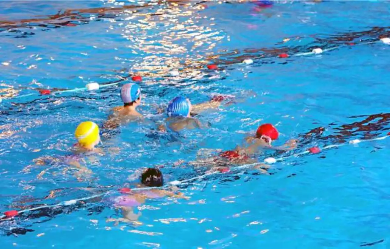 Des députés exigent la réouverture des piscines fermées depuis lundi