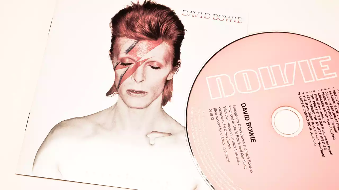 David Bowie Estate to Drop 'Bowie on the Blockchain' NFTs, Sale Receives Backlash From Fans – Blockchain Bitcoin News