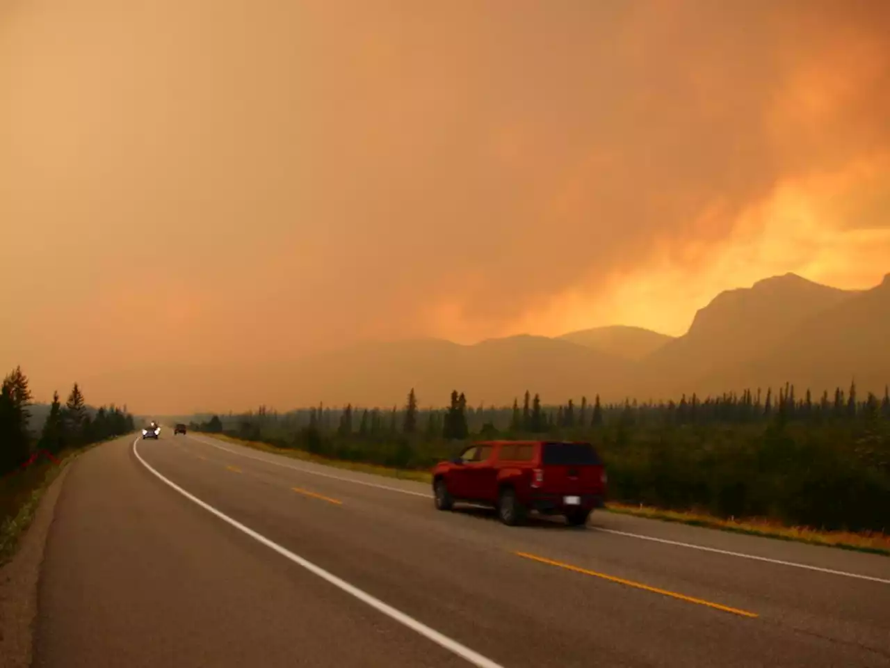 Illegal drones hamper helicopters fighting Chetamon wildfire: Parks Canada