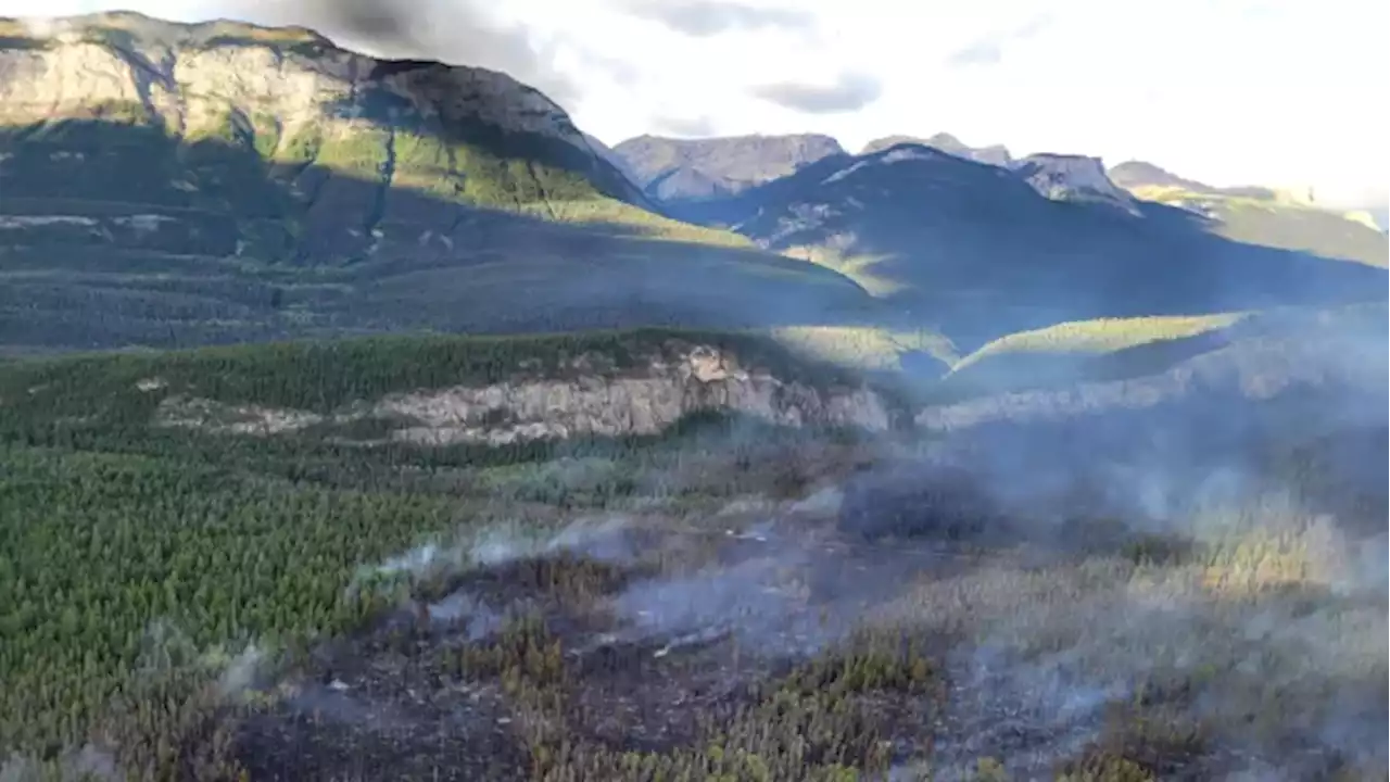 Jasper National Park wildfire expected to leave town on generator power for weeks | CBC News