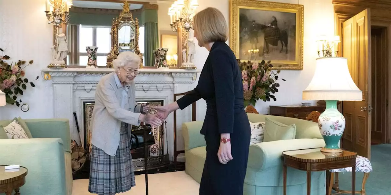 La nuova premier britannica Liz Truss ha incontrato la regina Elisabetta, e hanno fatto la Storia