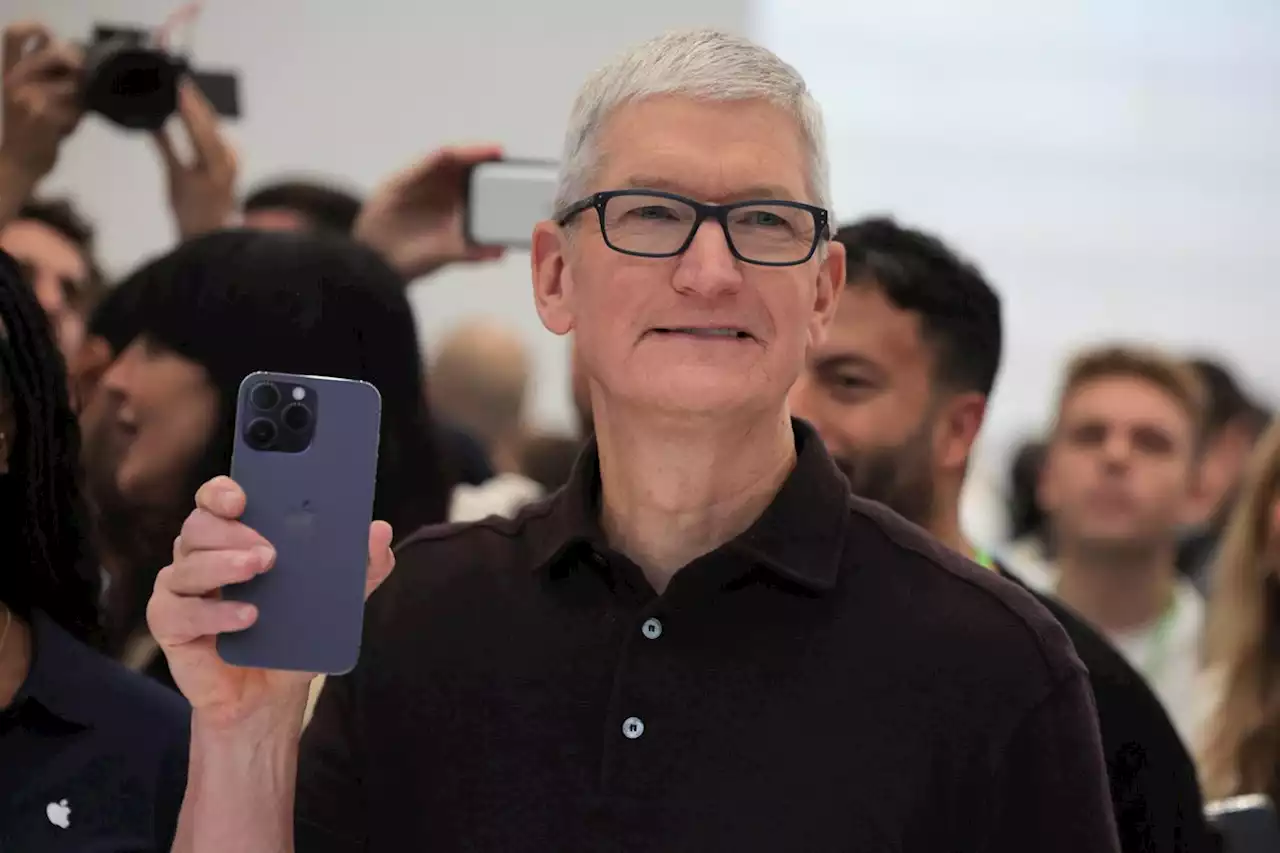 Tim Cook's response to improving Android texting compatibility: 'buy your mom an iPhone' | Engadget