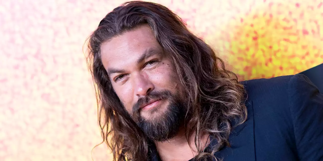 Pour quelle bonne cause l'acteur Jason Momoa s'est-il rasé les cheveux ?