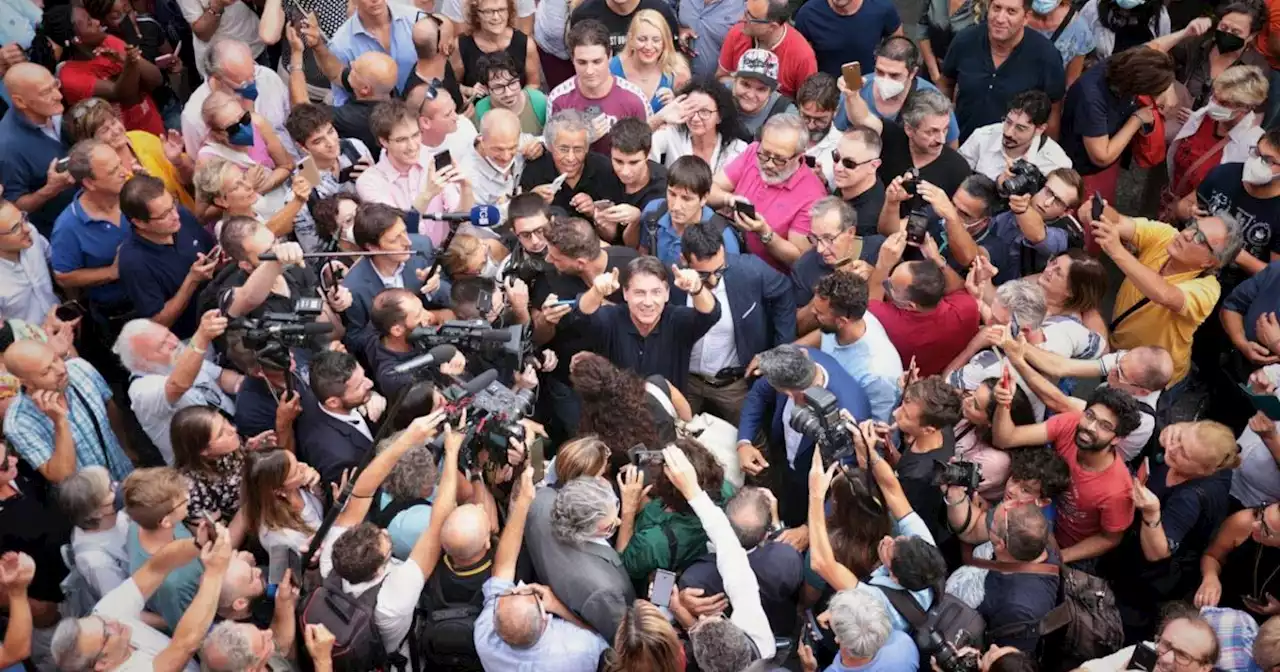 Torino, bagno di folla a Borgo Vittoria per Giuseppe Conte e i candidati del M5s: 'Una giornata piena di entusiasmo' - Il Fatto Quotidiano