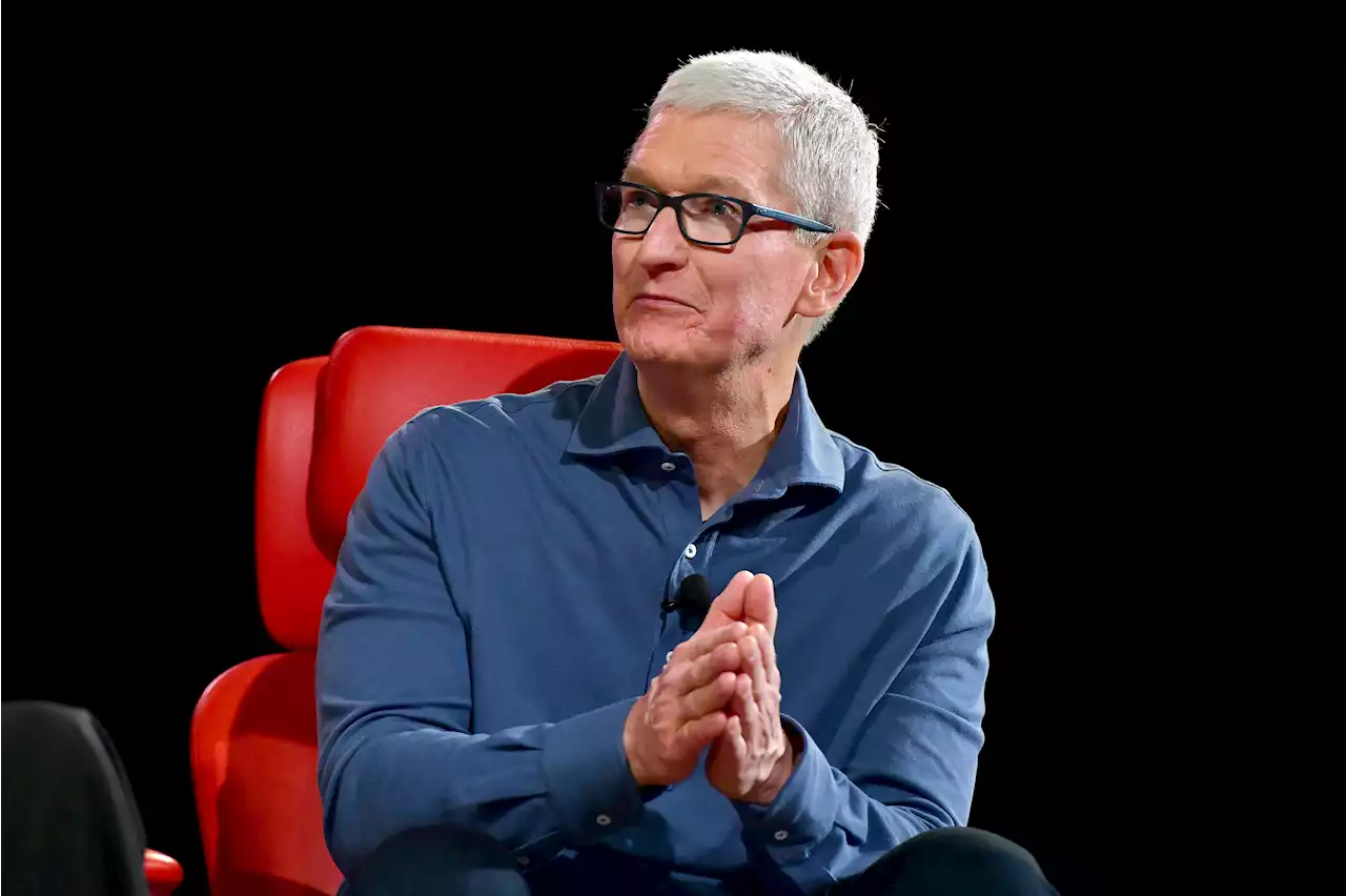 ‘Buy Your Mom an IPhone': Texting Experience With Android Phones Is a Low Priority for Apple, Tim Cook Says