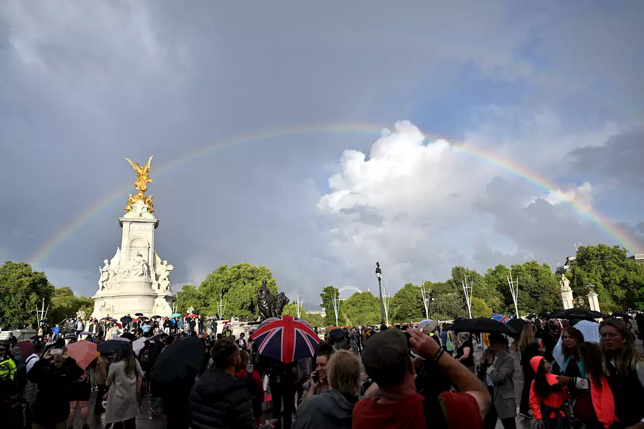 Rainbow Appears Over Buckingham Palace Just Before Queen's Death Is Announced