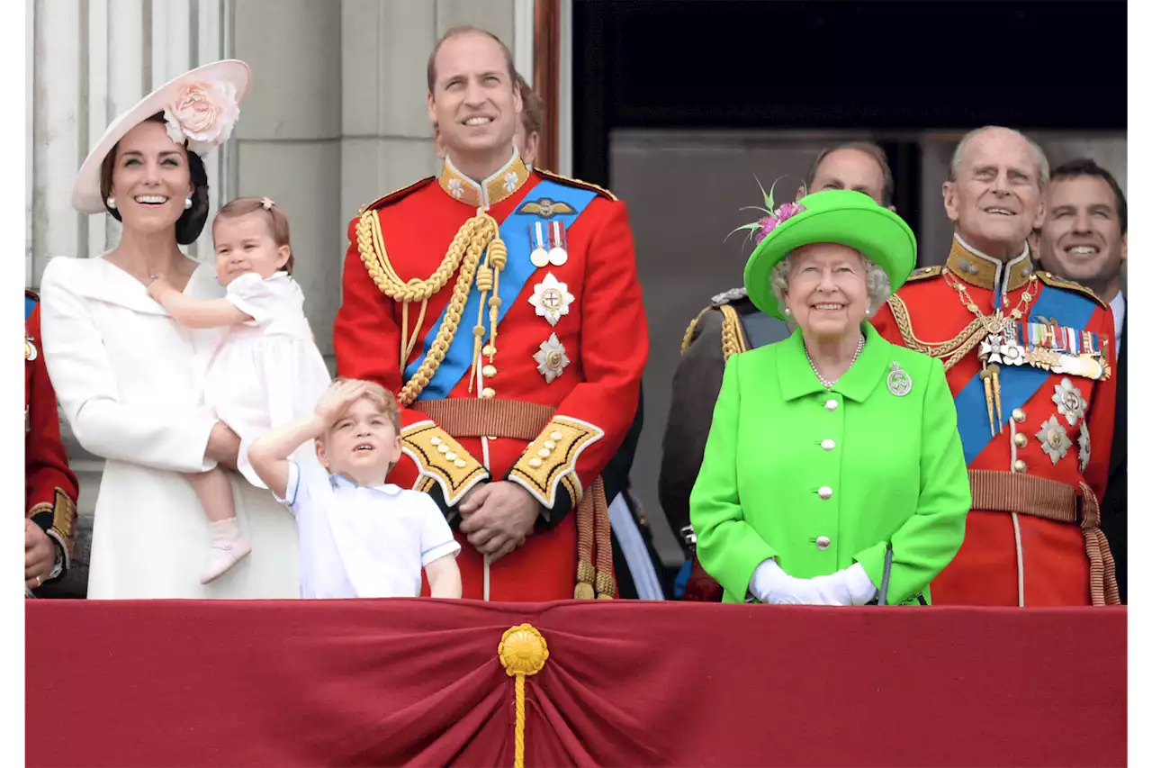 44 of the BEST family photos of the Queen