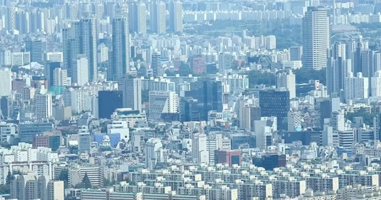 서울 아파트값 9년만에 최대폭 하락... 15주 연속↓