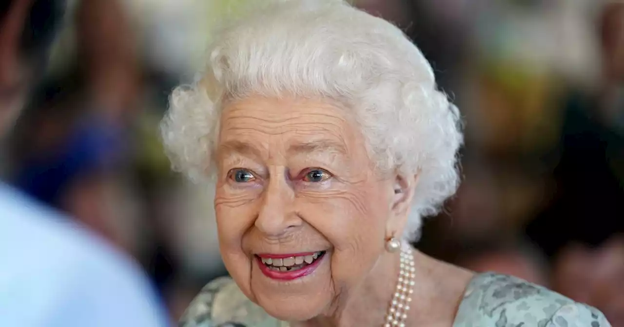 Senior Royals travel to be by Queen's side amid health concerns