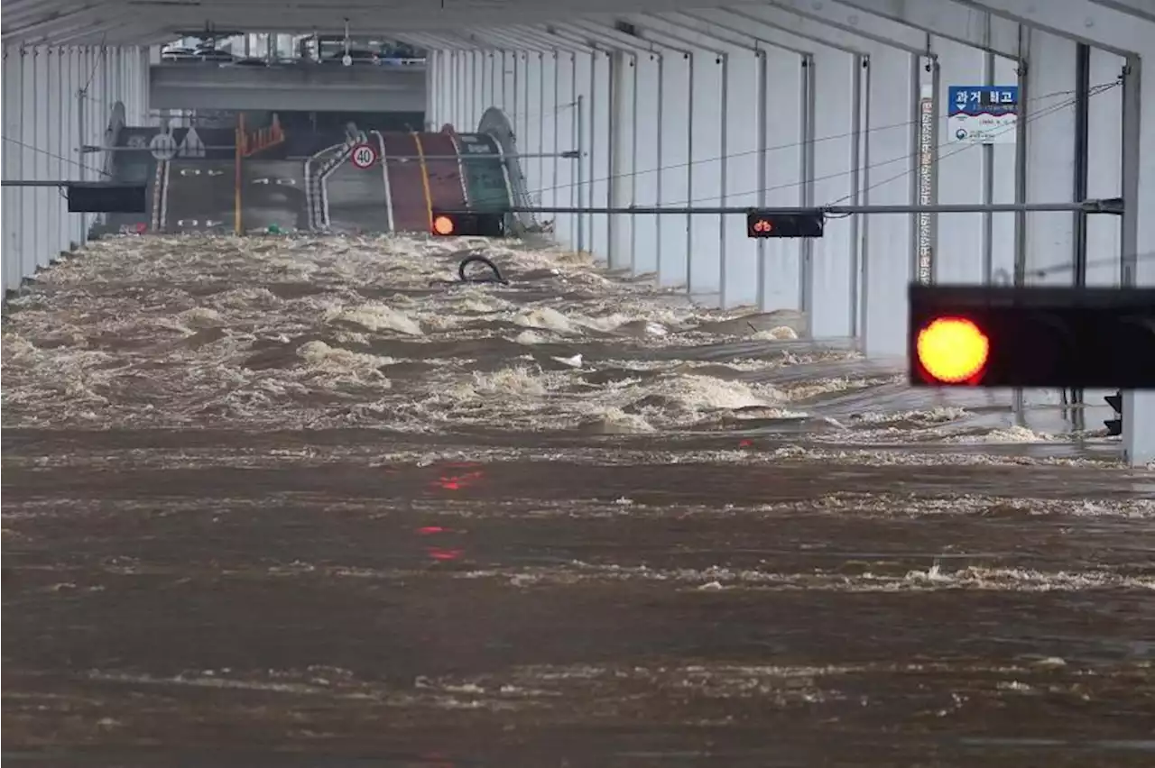 Dua Warga Pohang Berhasil Diselamatkan Setelah Terjebak Banjir Selama 12 Jam |Republika Online