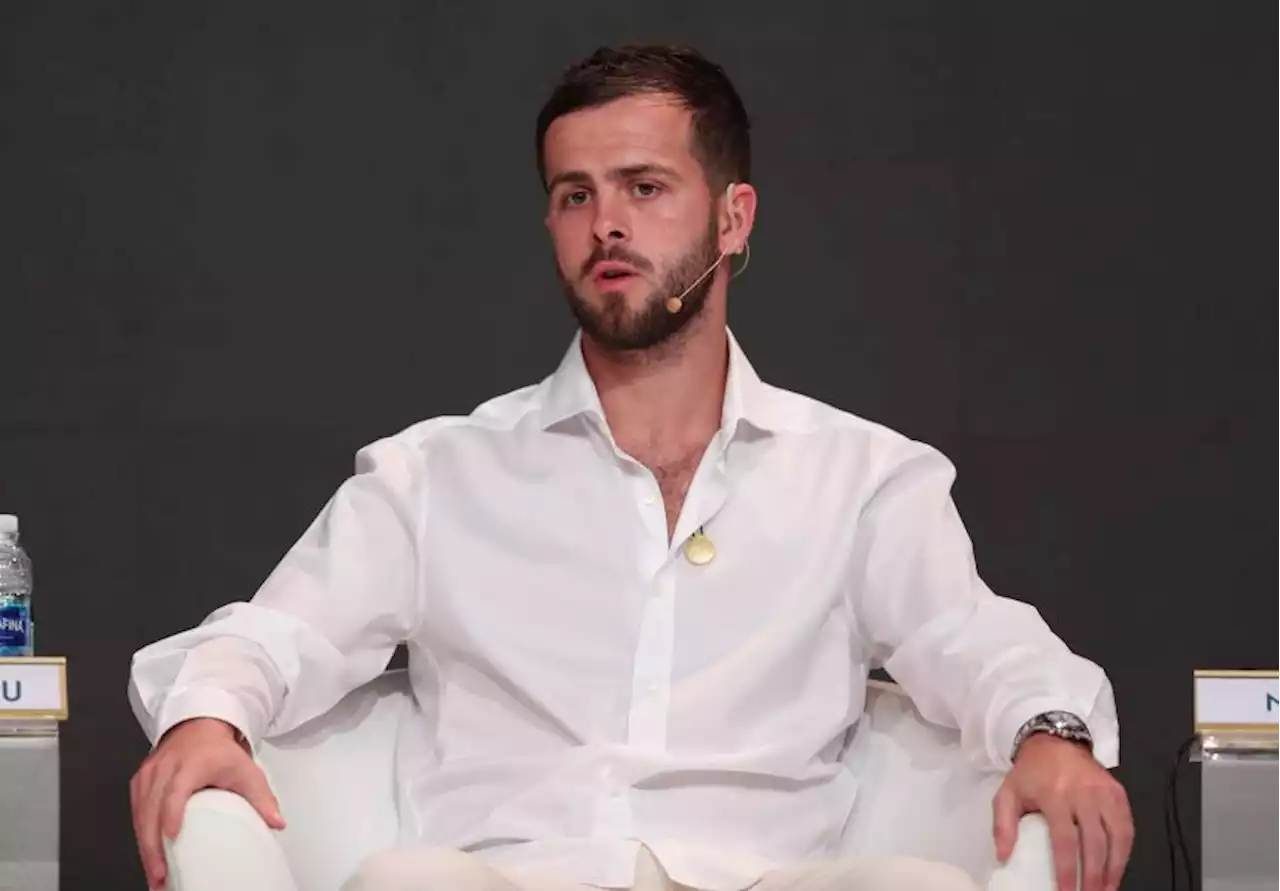 Miralem Pjanic Resmi Tinggalkan Barcelona untuk Gabung Klub Uni Emirat Arab |Republika Online